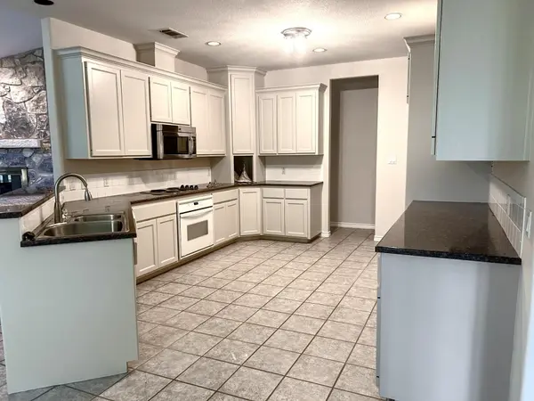 120 Meadowlakes, Meadowlakes, TX 78654