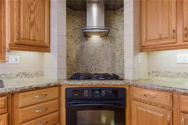1019 NE 112th TER, Kansas City, MO 64155
