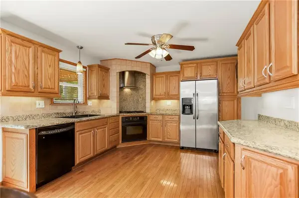 1019 NE 112th TER, Kansas City, MO 64155