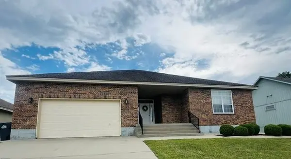 3904 SW Briarwood Oaks DR, Blue Springs, MO 64015