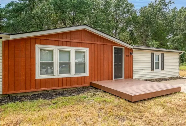 198 SE 51st RD, Warrensburg, MO 64093