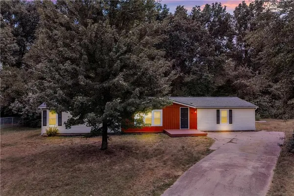 198 SE 51st RD, Warrensburg, MO 64093
