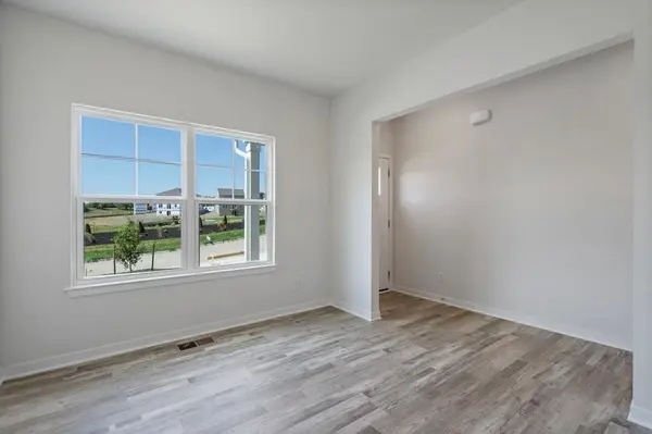 19606 W 200th TER, Spring Hill, KS 66083