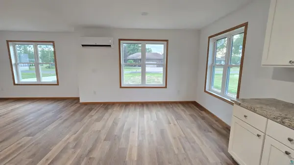 6528 John Ave, Superior, WI 54880-4177