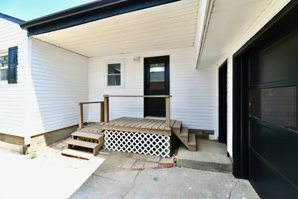 129 E McKenzie RD, Greenfield, IN 46140