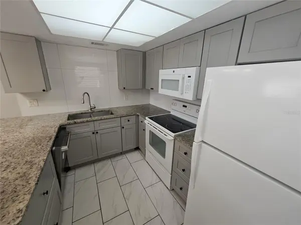 460 BASE AVE E #110, Venice, FL 34285