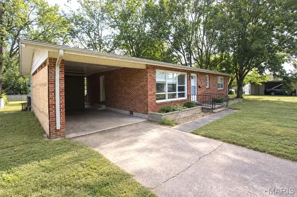 408 7th ST, Farmington, MO 63640