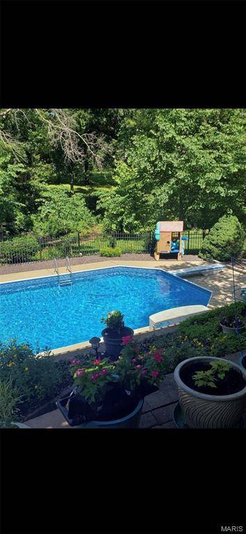 37 Great Lakes DR, St Peters, MO 63376