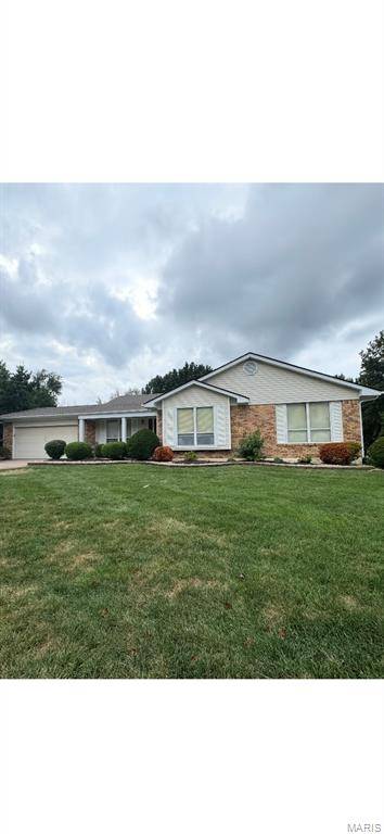 37 Great Lakes DR, St Peters, MO 63376