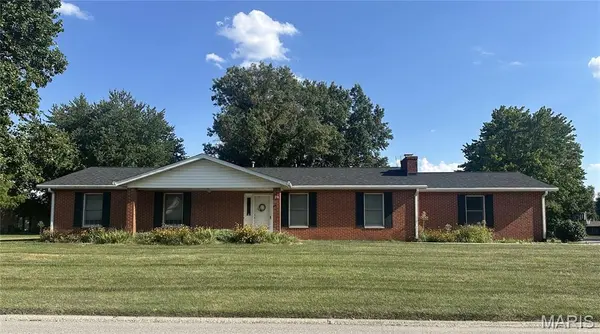 28 Rushmore DR, Glen Carbon, IL 62034