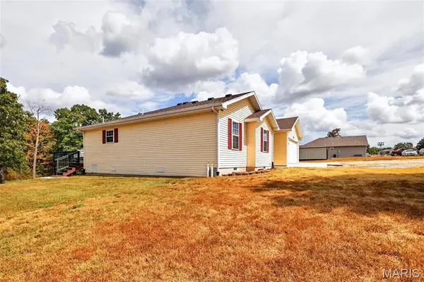 13587 Grouse LN, Lebanon, MO 65536