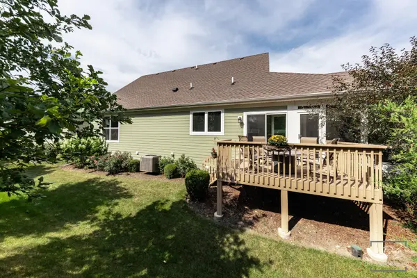 28W713 Mount ST, Warrenville, IL 60555
