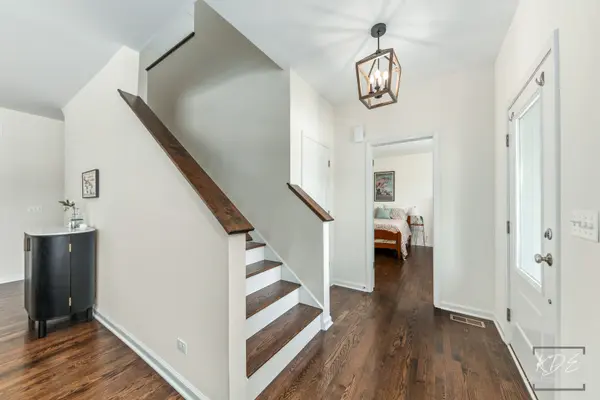 28W713 Mount ST, Warrenville, IL 60555