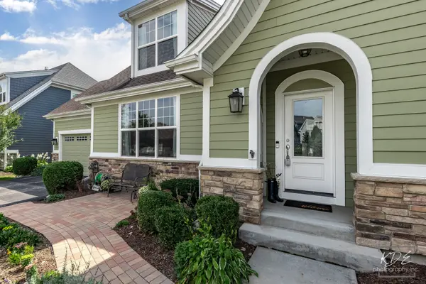 28W713 Mount ST, Warrenville, IL 60555