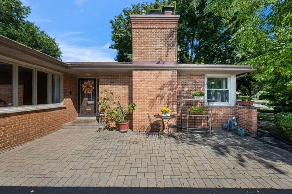 1446 Huntington DR, Glenview, IL 60025