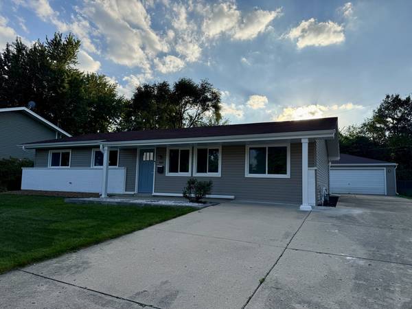 1420 Cooper RD, Hoffman Estates, IL 60169