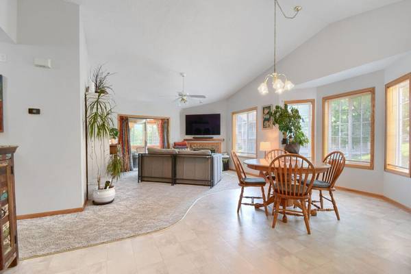 828 Woodland DR, Mahtomedi, MN 55115