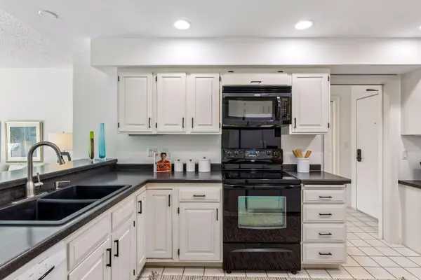 1201 Yale PL #407, Minneapolis, MN 55403