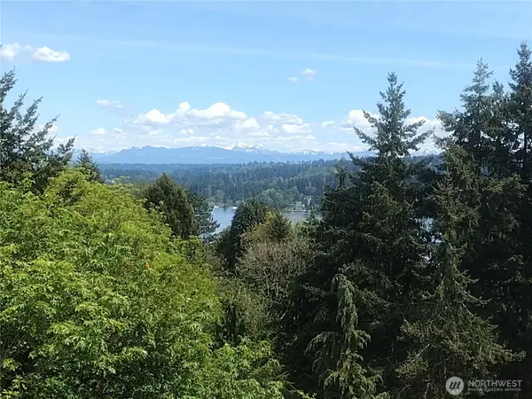 16328 35th AVE NE, Lake Forest Park, WA 98155