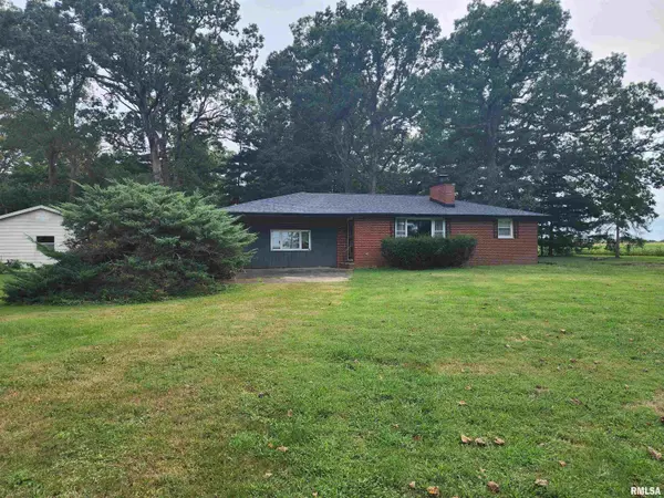 33 Kender LN, Dawson, IL 62520