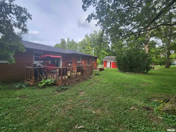 33 Kender LN, Dawson, IL 62520