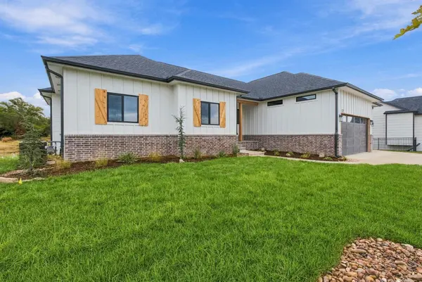 1007 S Brookside St, Goddard, KS 67052