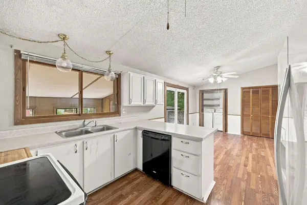 632 Manning DR, Noel, MO 64854