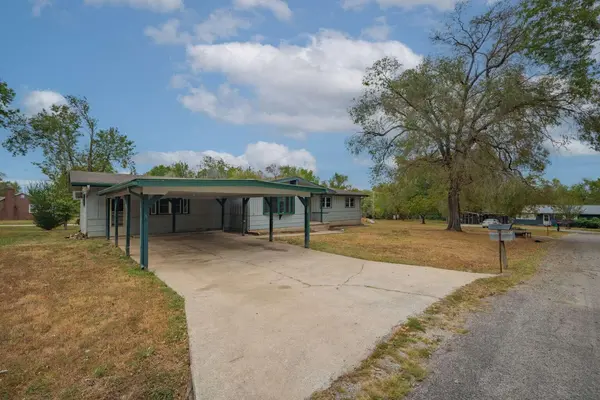 632 Manning DR, Noel, MO 64854