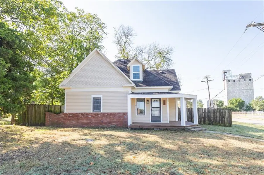 201 E 4th ST, Cherryvale, KS 67335