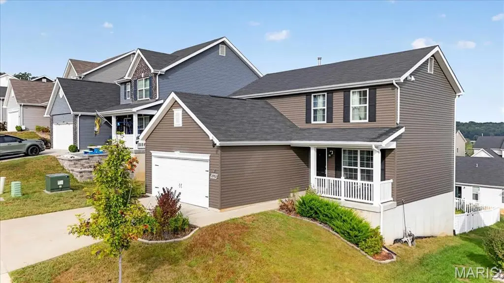 2762 Winding Valley DR, Fenton, MO 63026