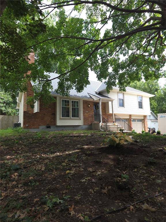 5527 Westgate ST, Shawnee, KS 66216