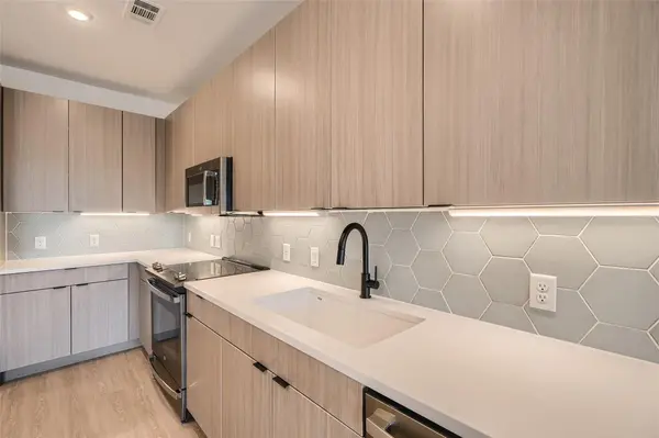 4802 S Congress Ave #409, Austin, TX 78745