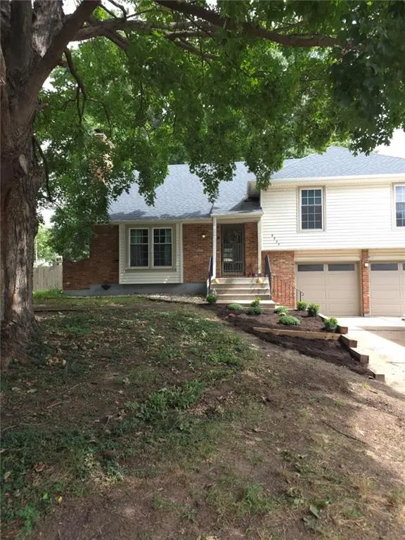 5527 Westgate ST, Shawnee, KS 66216