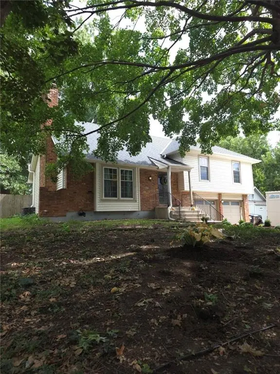 5527 Westgate ST, Shawnee, KS 66216