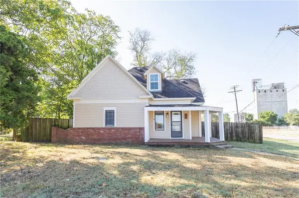 201 E 4th ST, Cherryvale, KS 67335