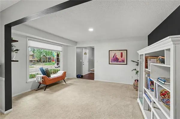 10401 Long ST, Overland Park, KS 66215
