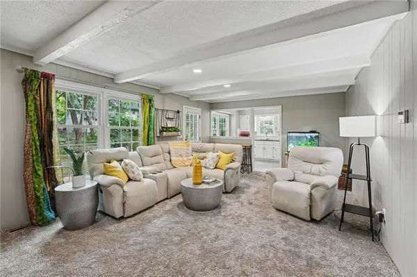 10401 Long ST, Overland Park, KS 66215