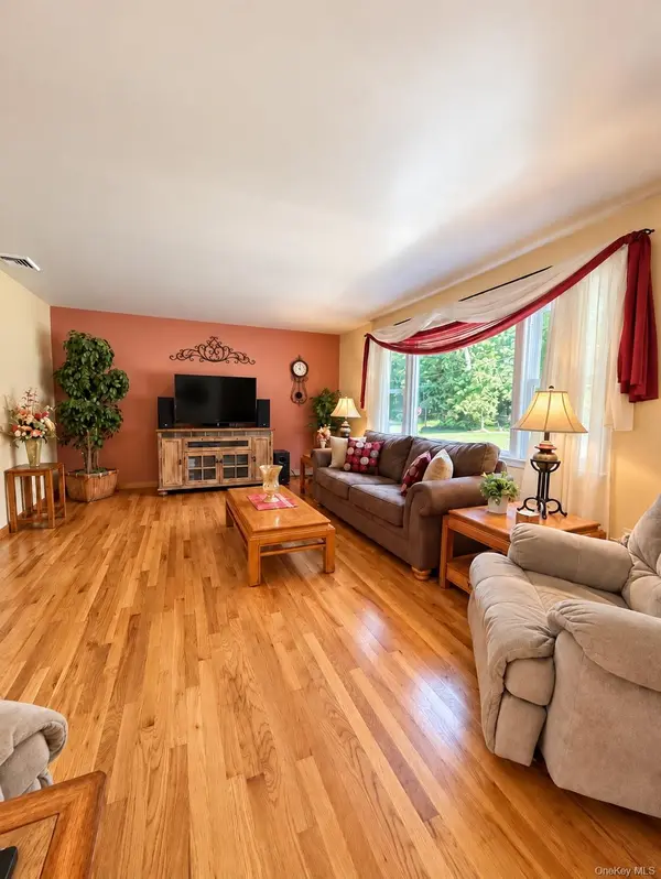 17 Rose AVE, Tillson, NY 12486