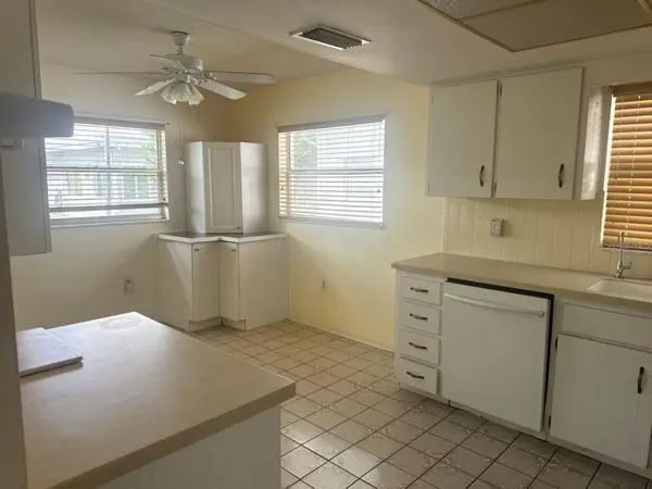 5460 LEMON TREE LN N, Pinellas Park, FL 33782