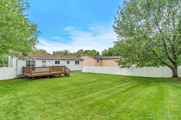 331 Sorrento DR, Ballwin, MO 63021
