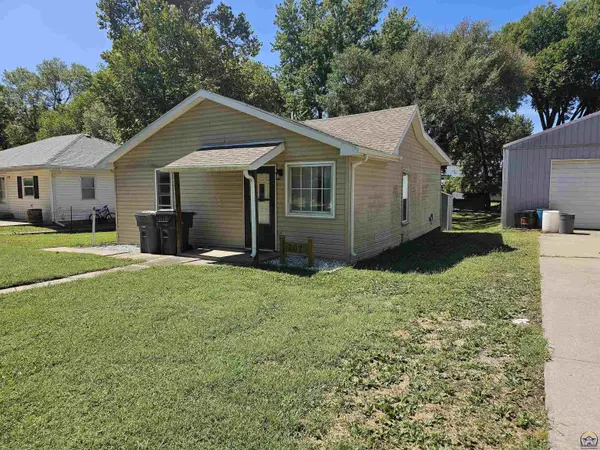 207 S Cottonwood ST, Emporia, KS 66801
