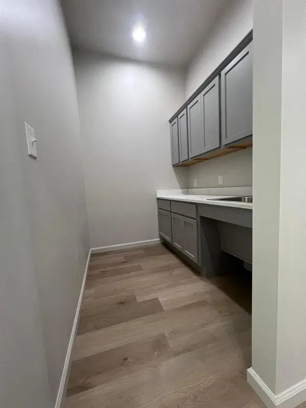 701 Crystal Falls PKWY #140 & 150, Leander, TX 78641