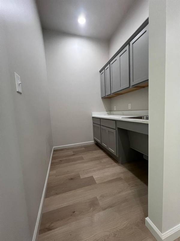 701 Crystal Falls PKWY #150, Leander, TX 78641