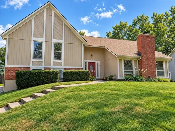 6919 Hallet DR, Shawnee, KS 66216