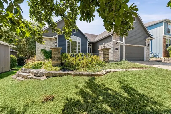 5213 Carson DR, Lawrence, KS 66049