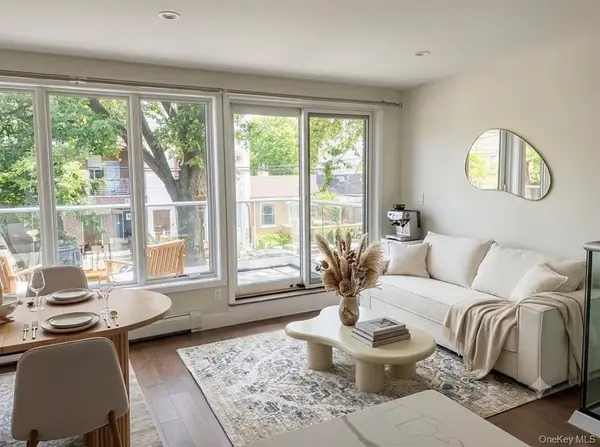 19-25 22nd Rd, Astoria, NY 11105