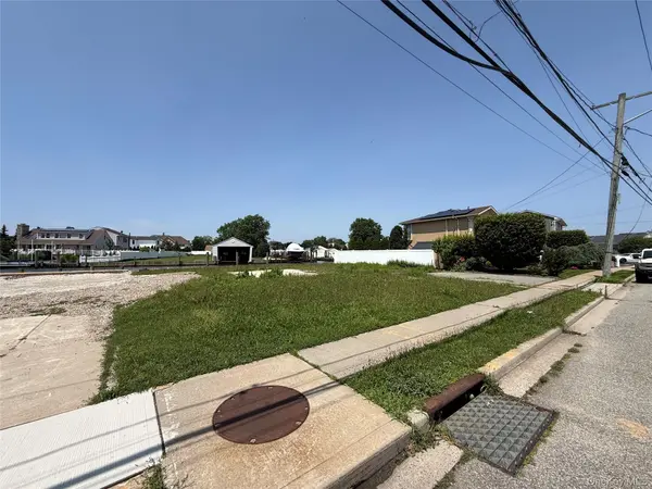 66 Alhambra RD, Massapequa, NY 11758