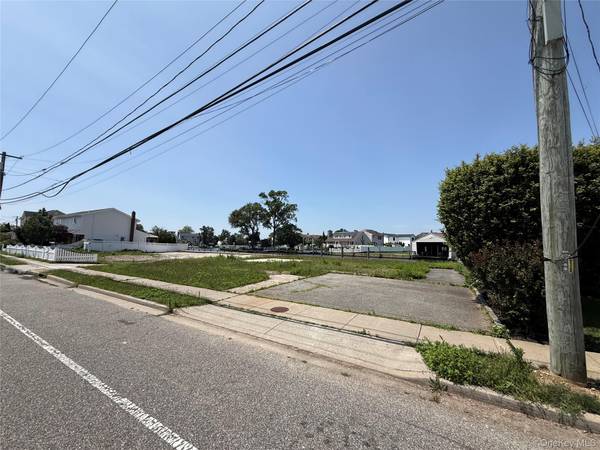 66 Alhambra RD, Massapequa, NY 11758