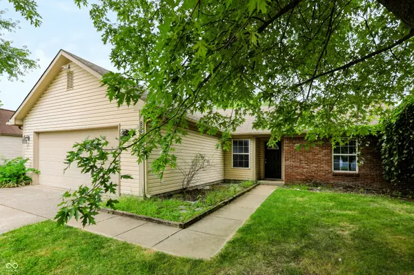 8276 Bayshore LN, Avon, IN 46123
