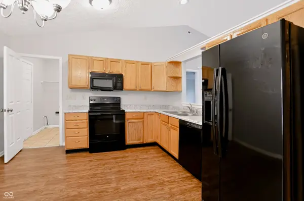 8276 Bayshore LN, Avon, IN 46123